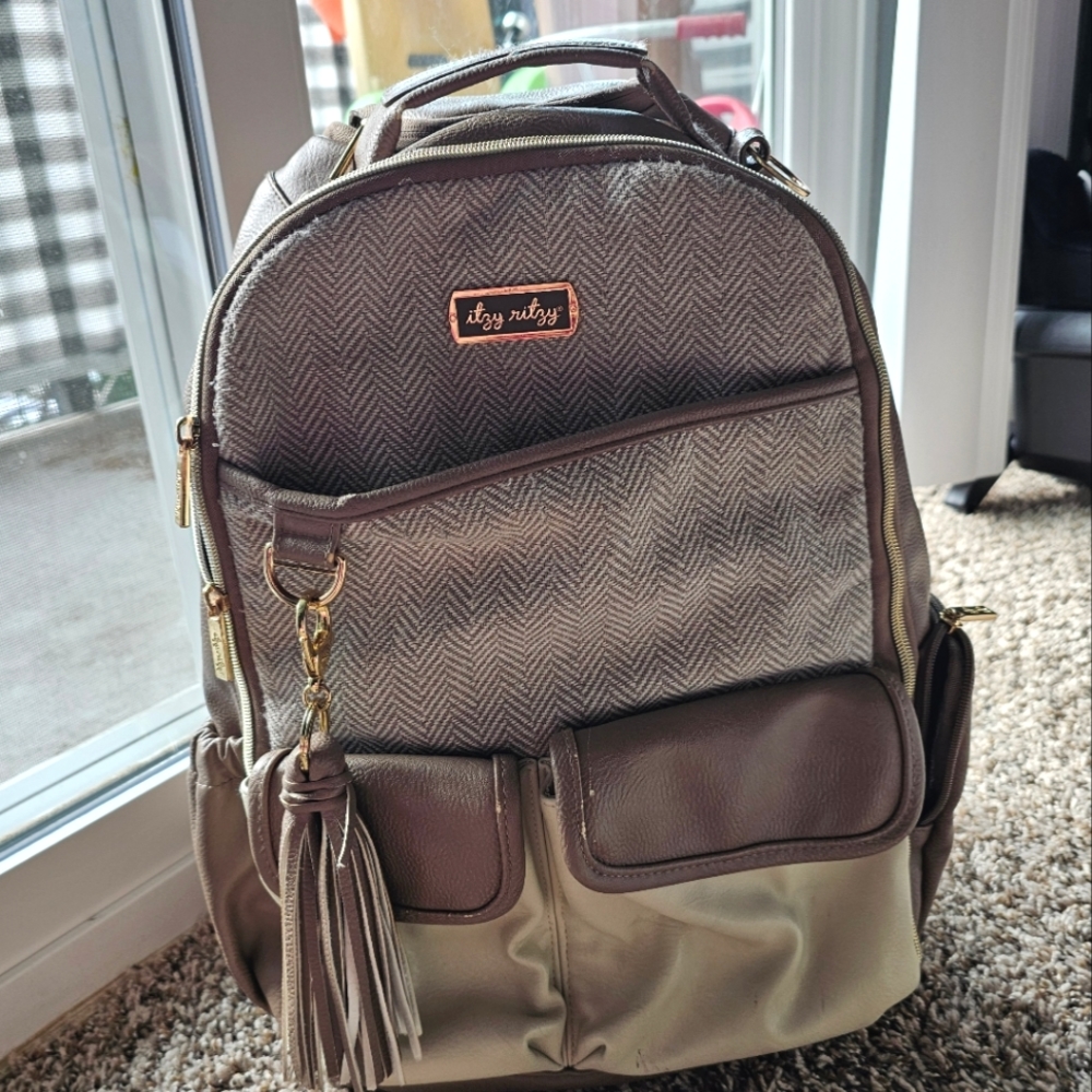 ITZY RITZY Boss Backpack Diaper Bag Vanilla Latte